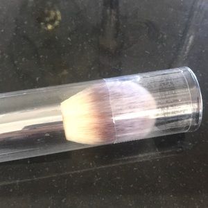 IT brand makeup brush
